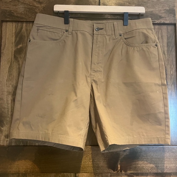 Columbia Shorts. Excellent  conditions. 34 waist. - Picture 1 of 6